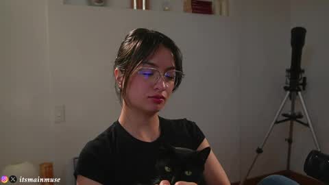 Snapshot of theirismuse chatting on 05/27/26, 10:51 Iris online show from 05/27/26, 10:51