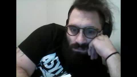 Snapshot of theironbulll chatting on 02/12/25, 04:01 Iron online show from 02/12/25, 04:01