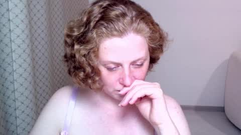 Ella online show from 09/28/25, 07:41