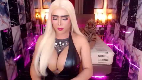 Paula online show from 11/22/25, 07:13