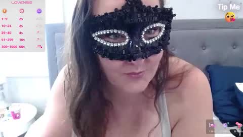 Snapshot of thelipsdown chatting on 12/17/25, 02:01 Lacey online show from 12/17/25, 02:01