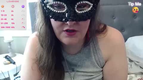 Snapshot of thelipsdown chatting on 05/27/26, 01:19 Lacey online show from 05/27/26, 01:19