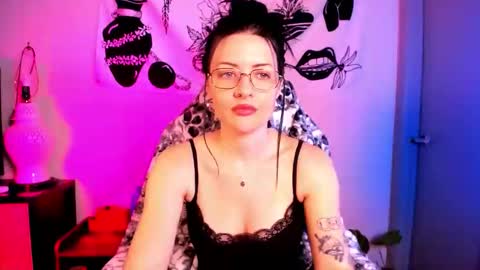 themelrose online show from 12/14/25, 10:58