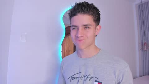 Snapshot of theohawke_ chatting on 12/30/24, 02:40 THEO- MATEO online show from 12/30/24, 02:40