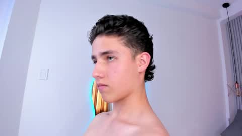 Snapshot of theohawke_ chatting on 01/07/25, 07:59 THEO- MATEO online show from 01/07/25, 07:59