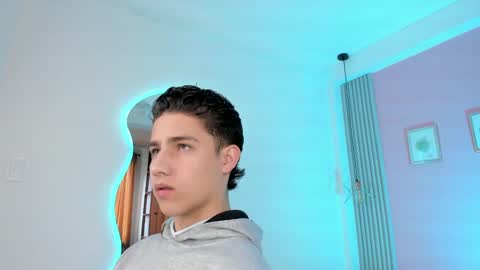 Snapshot of theohawke_ chatting on 01/08/25, 02:03 THEO- MATEO online show from 01/08/25, 02:03