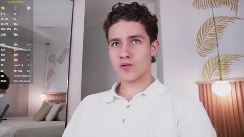 Snapshot of theohawke_ chatting on 01/21/25, 04:37 THEO- MATEO online show from 01/21/25, 04:37