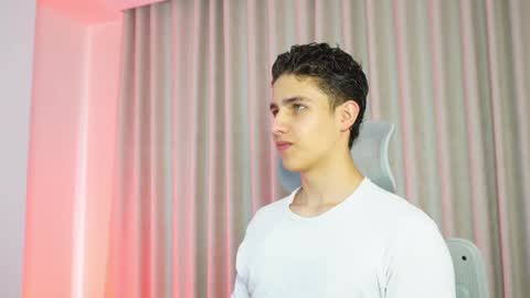 Snapshot of theohawke_ chatting on 02/14/25, 01:18 THEO- MATEO online show from 02/14/25, 01:18