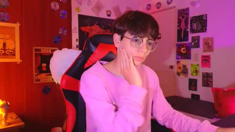 Matt independent model  online show from 11/11/25, 08:53