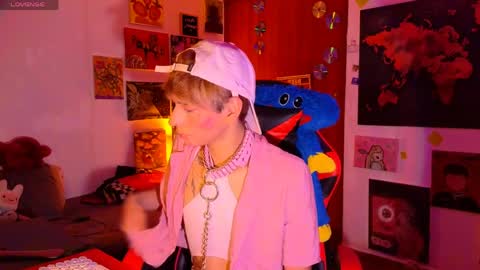 Matt independent model  online show from 04/11/26, 08:57