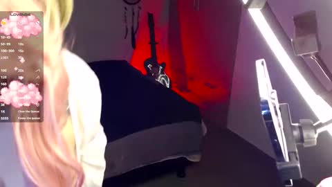 Sara online show from 11/18/25, 05:17