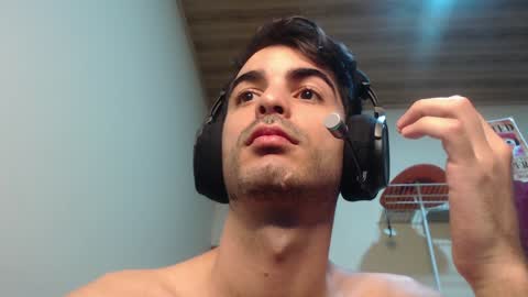 Santiago Enrique online show from 12/16/24, 04:55