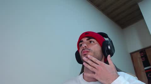 Snapshot of therazhanen chatting on 02/12/26, 04:40 Santiago Enrique online show from 02/12/26, 04:40