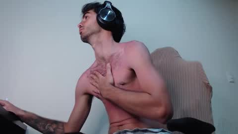 Snapshot of therazhanen chatting on 02/24/26, 05:05 Santiago Enrique online show from 02/24/26, 05:05