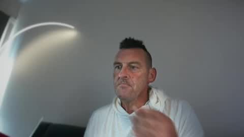 Snapshot of therealkurva4u chatting on 01/01/25, 08:58 therealkurva4u online show from 01/01/25, 08:58