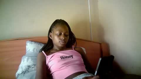 Snapshot of therry_heart chatting on 04/30/26, 03:57 hearty online show from 04/30/26, 03:57