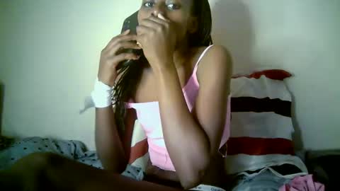 Snapshot of therry_heart chatting on 05/01/26, 03:49 hearty online show from 05/01/26, 03:49