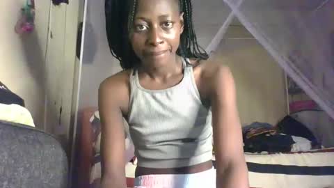 Snapshot of therry_heart chatting on 05/14/26, 05:58 hearty online show from 05/14/26, 05:58
