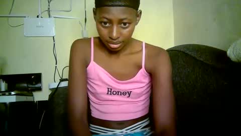 Snapshot of therry_heart chatting on 05/20/26, 04:51 hearty online show from 05/20/26, 04:51