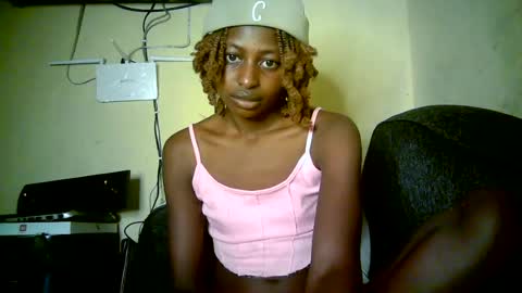 Snapshot of therry_heart chatting on 06/18/26, 05:08 hearty online show from 06/18/26, 05:08