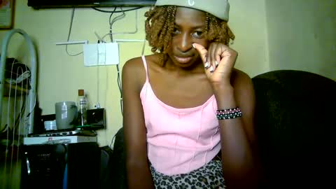 Snapshot of therry_heart chatting on 06/20/26, 04:04 hearty online show from 06/20/26, 04:04