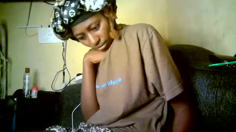 Snapshot of therry_heart chatting on 07/19/26, 06:28 hearty online show from 07/19/26, 06:28