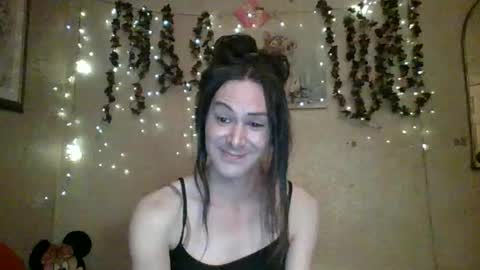 Snapshot of thesillymillie chatting on 06/11/26, 03:04 sillymillie0 online show from 06/11/26, 03:04
