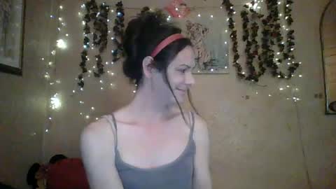 Snapshot of thesillymillie chatting on 07/07/26, 12:02 sillymillie0 online show from 07/07/26, 12:02