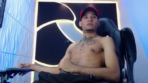 Snapshot of theskinny8inch_ chatting on 01/14/25, 06:24 theskinny8inch_ online show from 01/14/25, 06:24