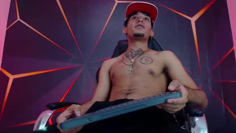 Snapshot of theskinny8inch_ chatting on 01/19/25, 05:26 theskinny8inch_ online show from 01/19/25, 05:26