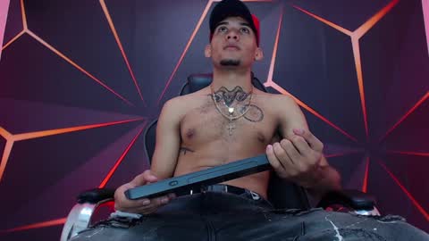 Snapshot of theskinny8inch_ chatting on 01/24/25, 05:21 theskinny8inch_ online show from 01/24/25, 05:21