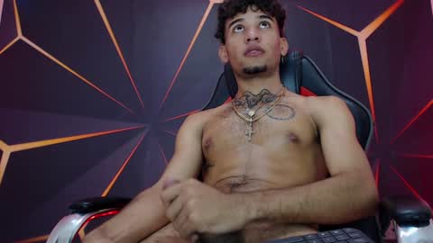 Snapshot of theskinny8inch_ chatting on 01/25/25, 10:19 theskinny8inch_ online show from 01/25/25, 10:19