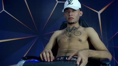 Snapshot of theskinny8inch_ chatting on 01/26/25, 09:29 theskinny8inch_ online show from 01/26/25, 09:29