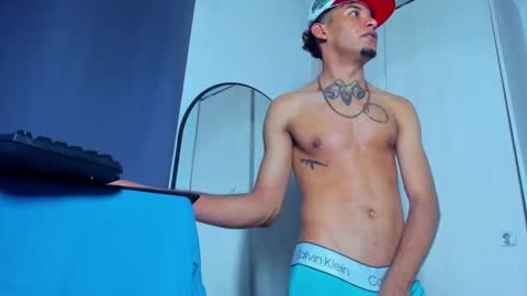 Snapshot of theskinny8inch_ chatting on 03/07/25, 04:11 theskinny8inch_ online show from 03/07/25, 04:11