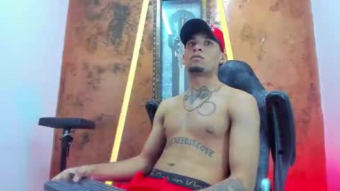 Snapshot of theskinny8inch_ chatting on 09/13/25, 05:18 theskinny8inch_ online show from 09/13/25, 05:18