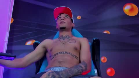 Snapshot of theskinny8inch_ chatting on 10/19/25, 10:43 theskinny8inch_ online show from 10/19/25, 10:43