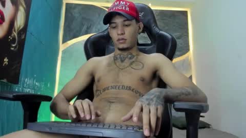 Snapshot of theskinny8inch_ chatting on 10/25/25, 11:10 theskinny8inch_ online show from 10/25/25, 11:10