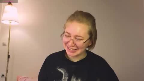 Snapshot of thestaronsky chatting on 01/13/26, 05:35 Lucia online show from 01/13/26, 05:35