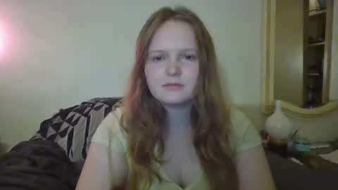 thestrawberrycreme online show from 12/19/24, 10:21