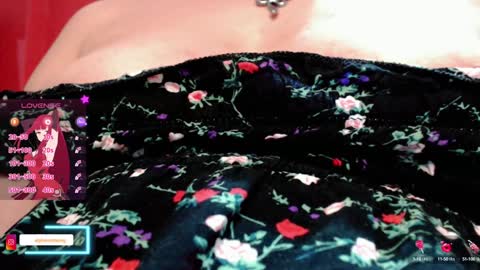 Snapshot of thesweethari chatting on 01/15/25, 01:56 I dont do real meetings My bio online show from 01/15/25, 01:56