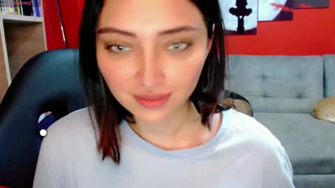 Snapshot of thesweethari chatting on 01/20/25, 11:54 I dont do real meetings My bio online show from 01/20/25, 11:54