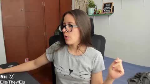 Nicole online show from 10/03/25, 02:14