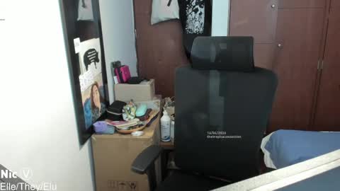 Nicole online show from 04/16/26, 08:31