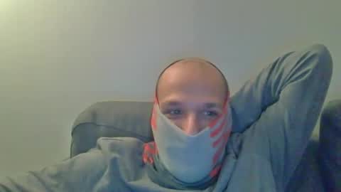 Snapshot of thetubedscarfguy chatting on 02/25/25, 06:20 Scarf guy online show from 02/25/25, 06:20