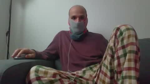 Scarf guy online show from 02/18/26, 08:32