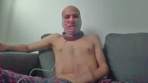 Scarf guy online show from 04/09/26, 06:41