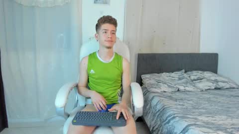 Manuel online show from 12/18/25, 02:06