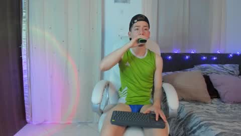 Manuel online show from 12/23/25, 01:58