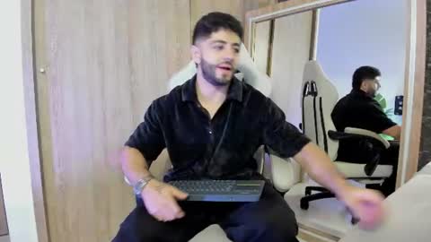 Snapshot of thiago_moretti chatting on 07/12/26, 01:18 THIAGO online show from 07/12/26, 01:18