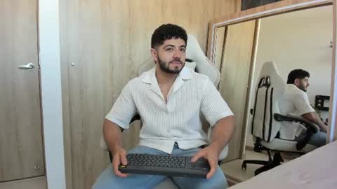 Snapshot of thiago_moretti chatting on 07/14/26, 09:53 THIAGO online show from 07/14/26, 09:53